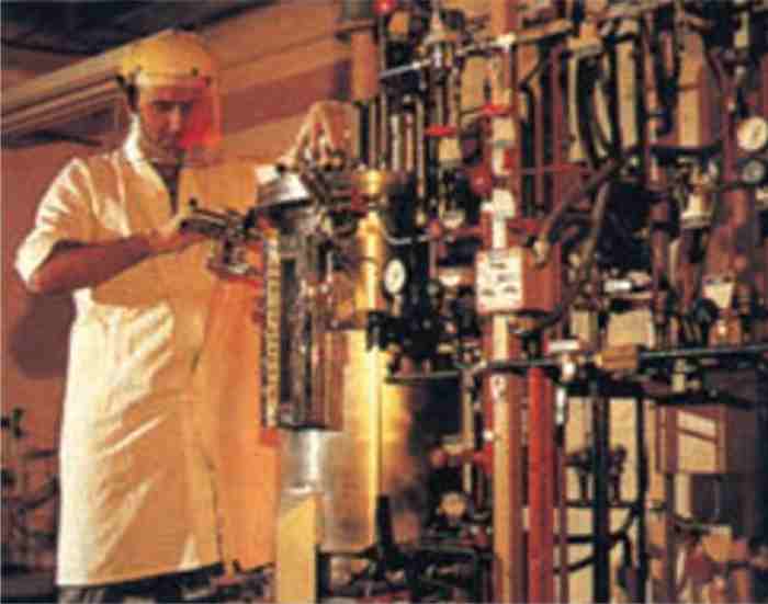 دستگاه تخمیر کنندۀ (فرمانتور) صنعتی