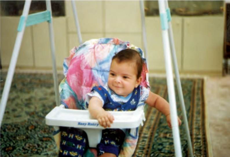 کودک چهار ماهه تقریباً ۶٫۵ کیلوگرم وزن دارد