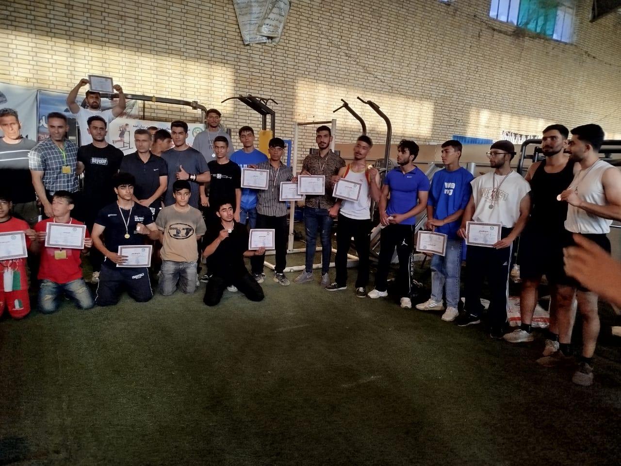 مسابقات تاریخی کلیستنیکس ایذه: نخستین رویداد ورزشی شهرستان با حضور نوجوانان، جوانان و بزرگسالان عکس دوم