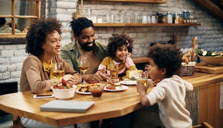 نقش حواس چشایی و بویایی در درک طعم، انتخاب غذا و رمزگشایی محرکهای شیمیایی در سیستم عصبی