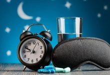 ۶ باور اشتباه درباره خواب را بررسی می‌کنیم؛ از خواب آخر هفته و ورزش صبحگاهی تا کافئین، تلفن همراه و الکل و تأثیر آن‌ها بر کیفیت خواب.
